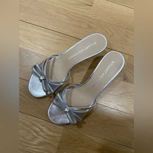 Stuart Weitzman Felicity 50 Bow-top Slide Sandals In Silver - Picture 2 of 4